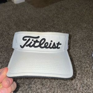TITLEIST TOUR PERFORMANCE White/Black Mens Golf Visor Pro V1 Adjustable